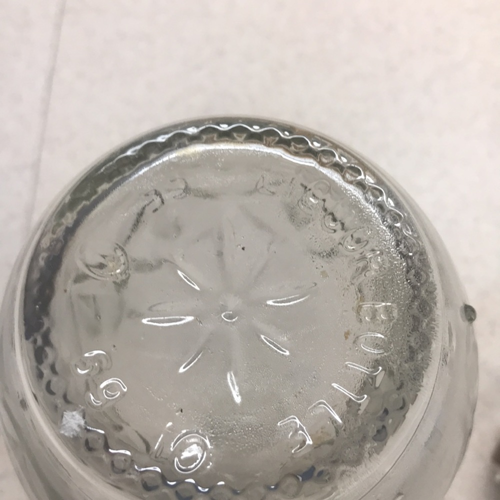 Vintage Walker’s Delux Bourbon Starburst Glass Decanter with Stopper. - Picture 4 of 4